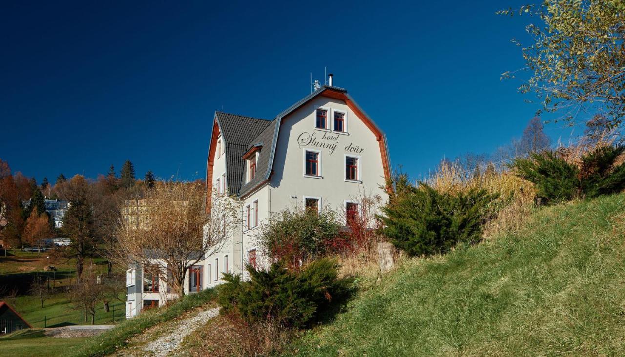 Hotel Slunny Dvur Есеник Экстерьер фото
