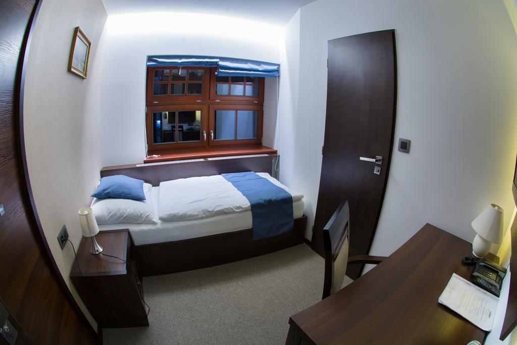 Hotel Slunny Dvur Есеник Экстерьер фото